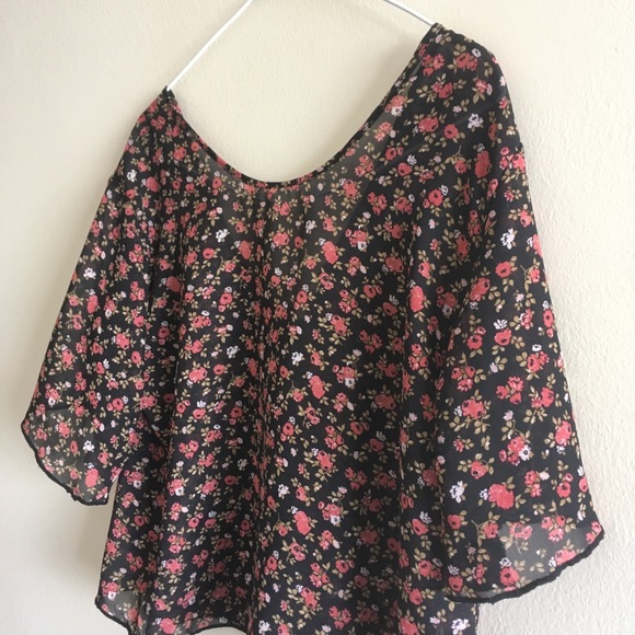 ★SOLD★Elan V-Neck Back Top - Picture 4 of 5